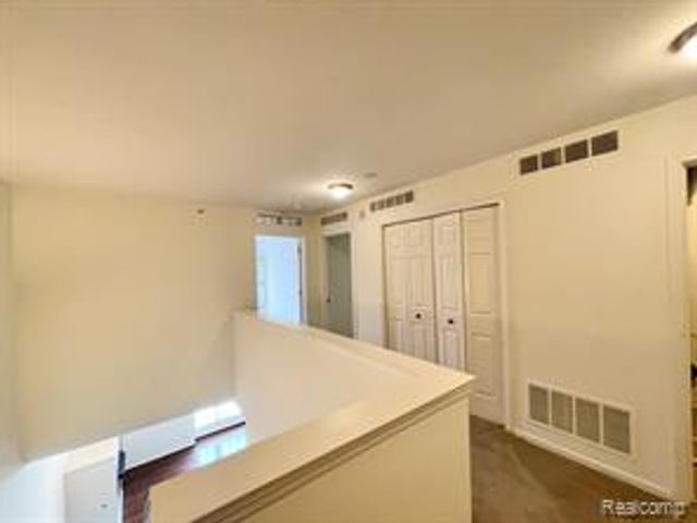 3195 Camden Drive, Troy, MI 48084
