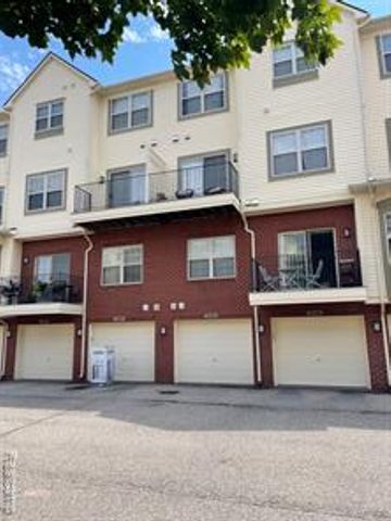 3195 Camden Drive, Troy, MI 48084