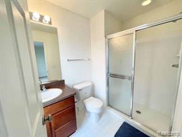 3195 Camden Drive, Troy, MI 48084