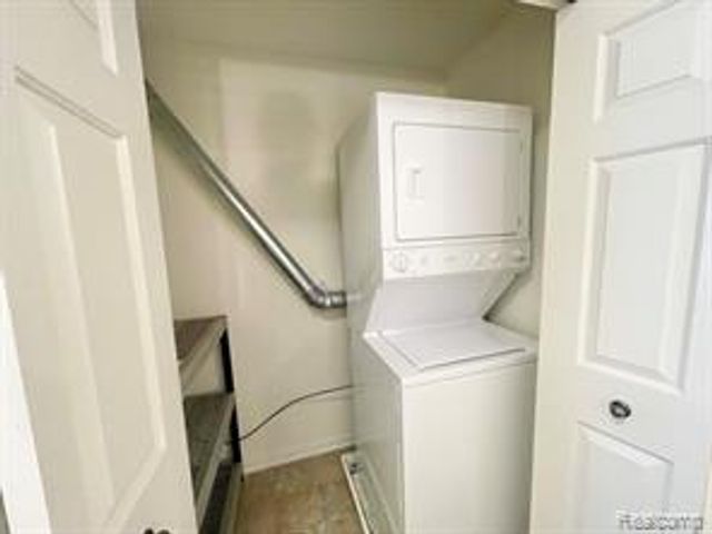 3195 Camden Drive, Troy, MI 48084