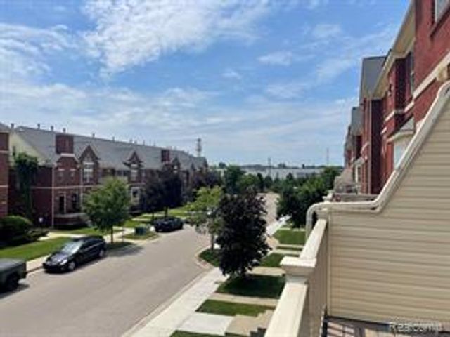 3195 Camden Drive, Troy, MI 48084