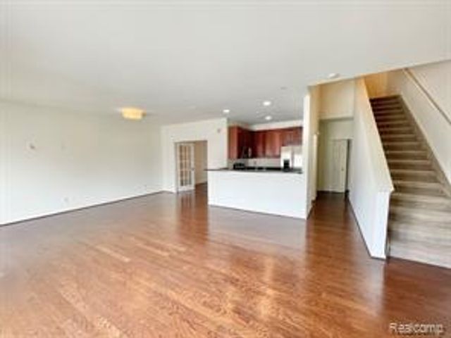 3195 Camden Drive, Troy, MI 48084