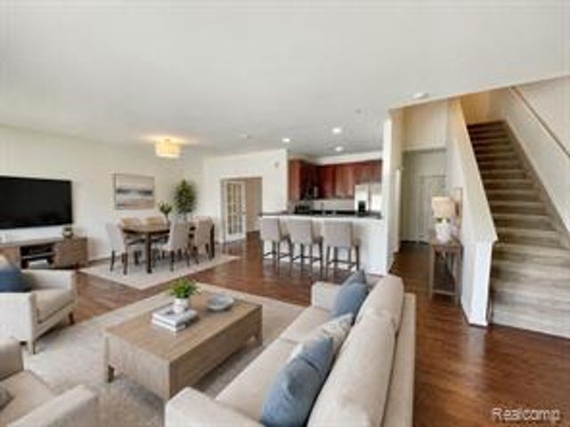 3195 Camden Drive, Troy, MI 48084