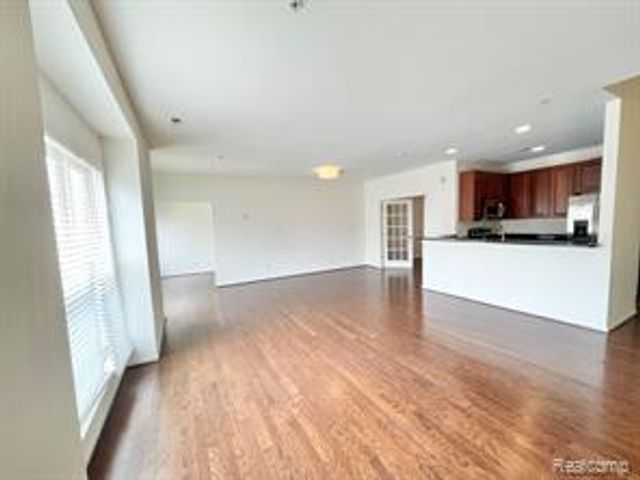 3195 Camden Drive, Troy, MI 48084
