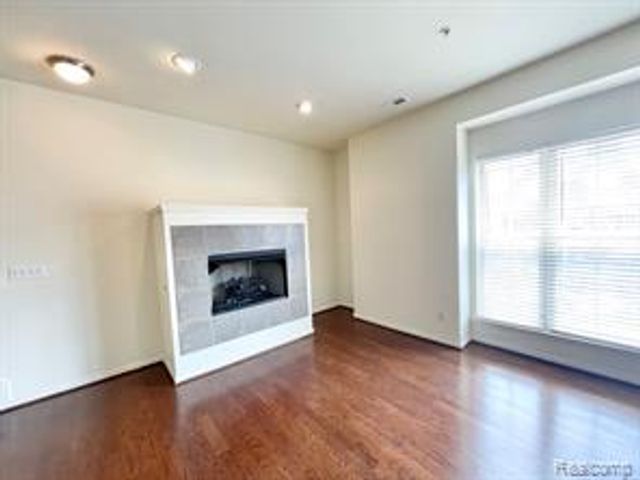 3195 Camden Drive, Troy, MI 48084