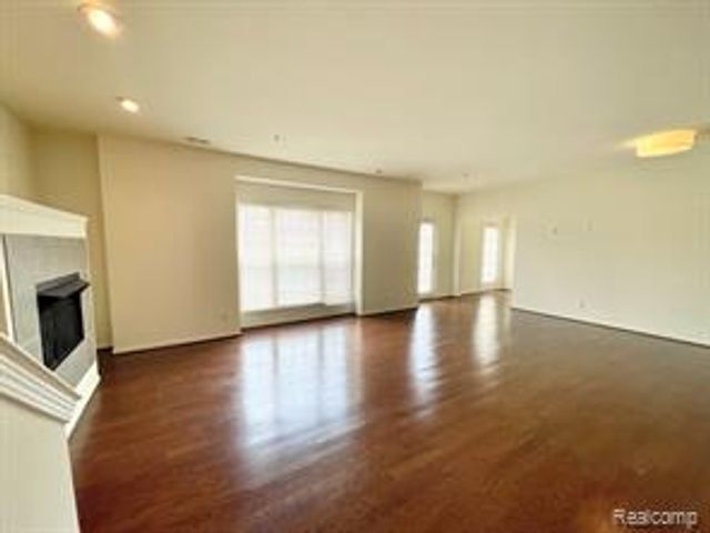3195 Camden Drive, Troy, MI 48084