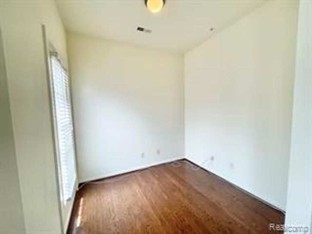 3195 Camden Drive, Troy, MI 48084