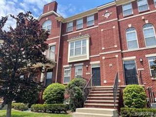 3195 Camden Drive, Troy, MI 48084