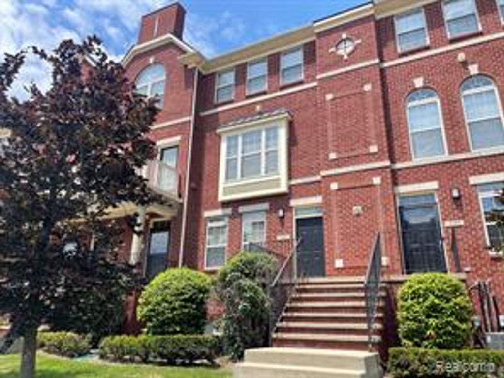 3195 Camden Drive, Troy, MI 48084