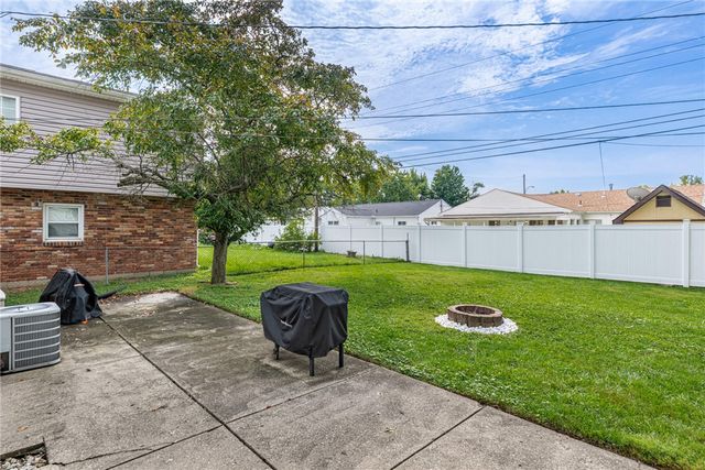 238 Fitchland Drive, Fairborn, OH 45324