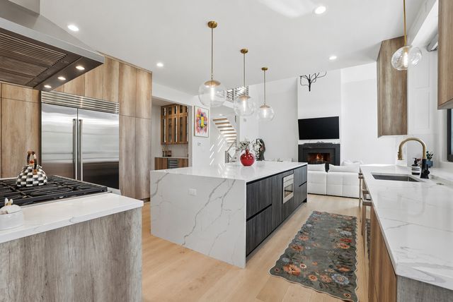 1161 Secret Forest Drive, Burr Ridge, IL 60527