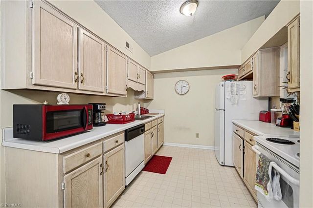 802 Folly Court G, Greensboro, NC 27409