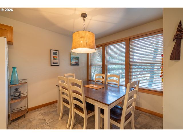 5902 BAREFOOT Ln, Pacific City, OR 97135