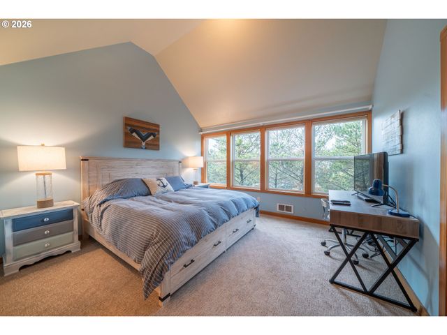 5902 BAREFOOT Ln, Pacific City, OR 97135