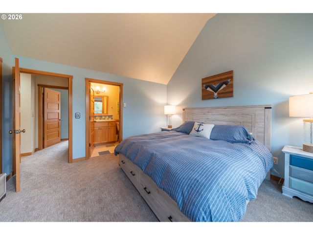 5902 BAREFOOT Ln, Pacific City, OR 97135