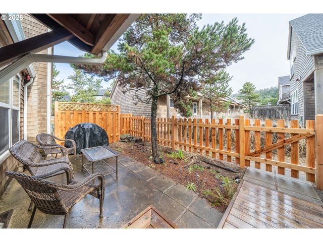 5902 BAREFOOT Ln, Pacific City, OR 97135