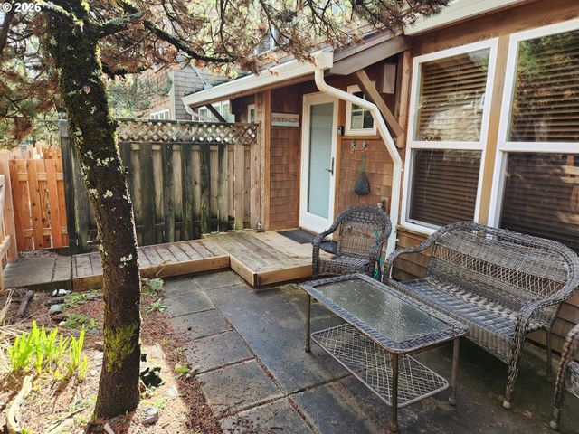 5902 BAREFOOT Ln, Pacific City, OR 97135