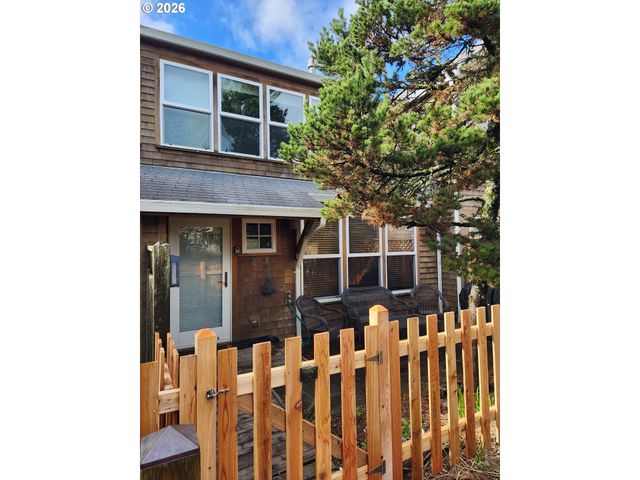 5902 BAREFOOT Ln, Pacific City, OR 97135