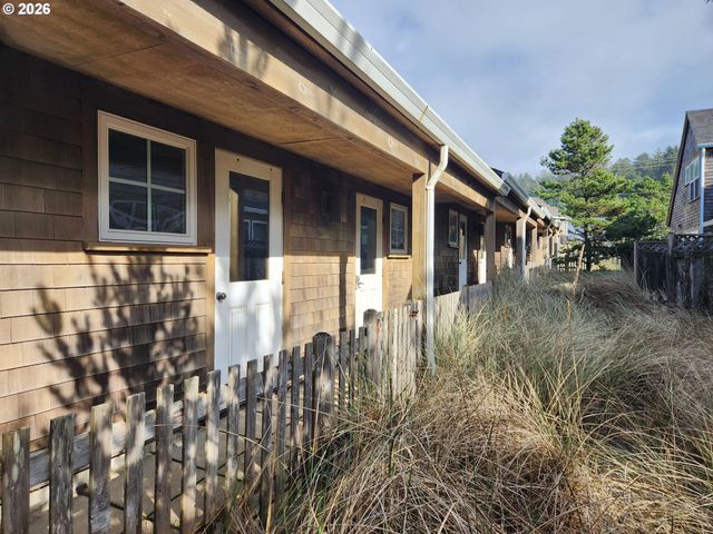 5902 BAREFOOT Ln, Pacific City, OR 97135