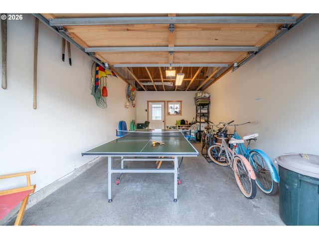 5902 BAREFOOT Ln, Pacific City, OR 97135