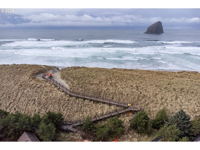 5902 BAREFOOT Ln, Pacific City, OR 97135