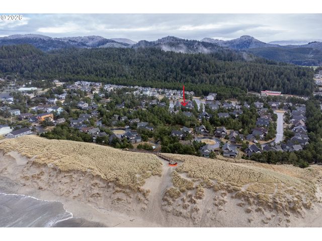 5902 BAREFOOT Ln, Pacific City, OR 97135