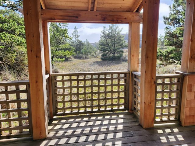 5902 BAREFOOT Ln, Pacific City, OR 97135