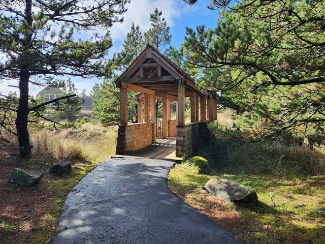 5902 BAREFOOT Ln, Pacific City, OR 97135