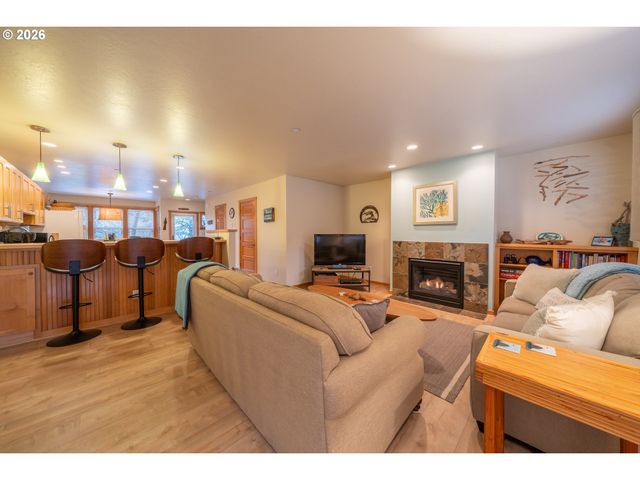 5902 BAREFOOT Ln, Pacific City, OR 97135