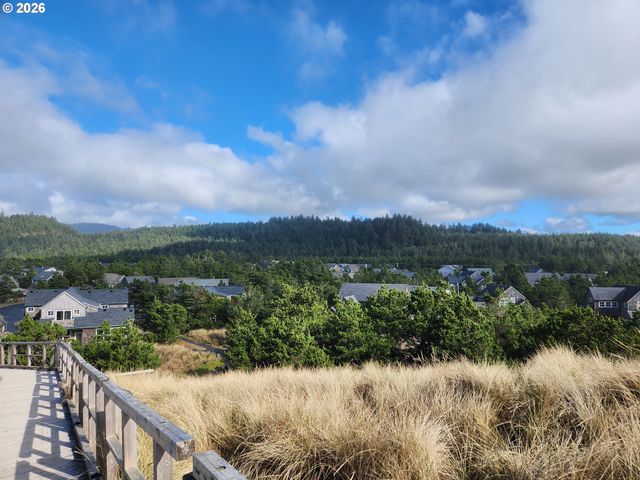 5902 BAREFOOT Ln, Pacific City, OR 97135