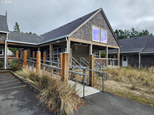 5902 BAREFOOT Ln, Pacific City, OR 97135