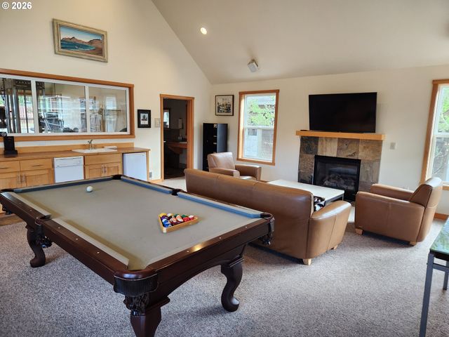 5902 BAREFOOT Ln, Pacific City, OR 97135