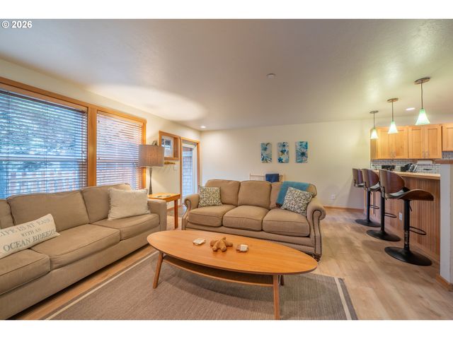 5902 BAREFOOT Ln, Pacific City, OR 97135