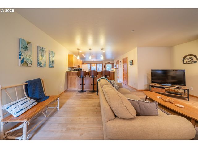 5902 BAREFOOT Ln, Pacific City, OR 97135