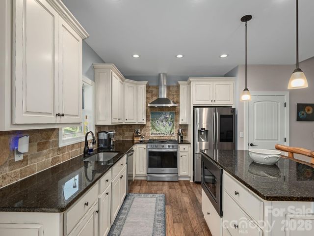 4 Farm Pond Lane, Candler, NC 28715