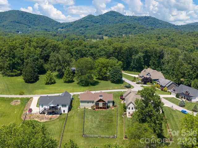 4 Farm Pond Lane, Candler, NC 28715