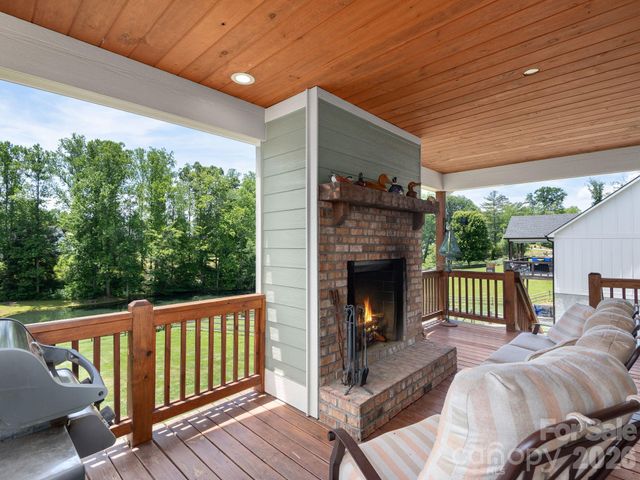 4 Farm Pond Lane, Candler, NC 28715