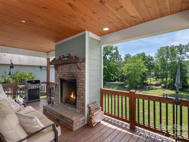 4 Farm Pond Lane, Candler, NC 28715