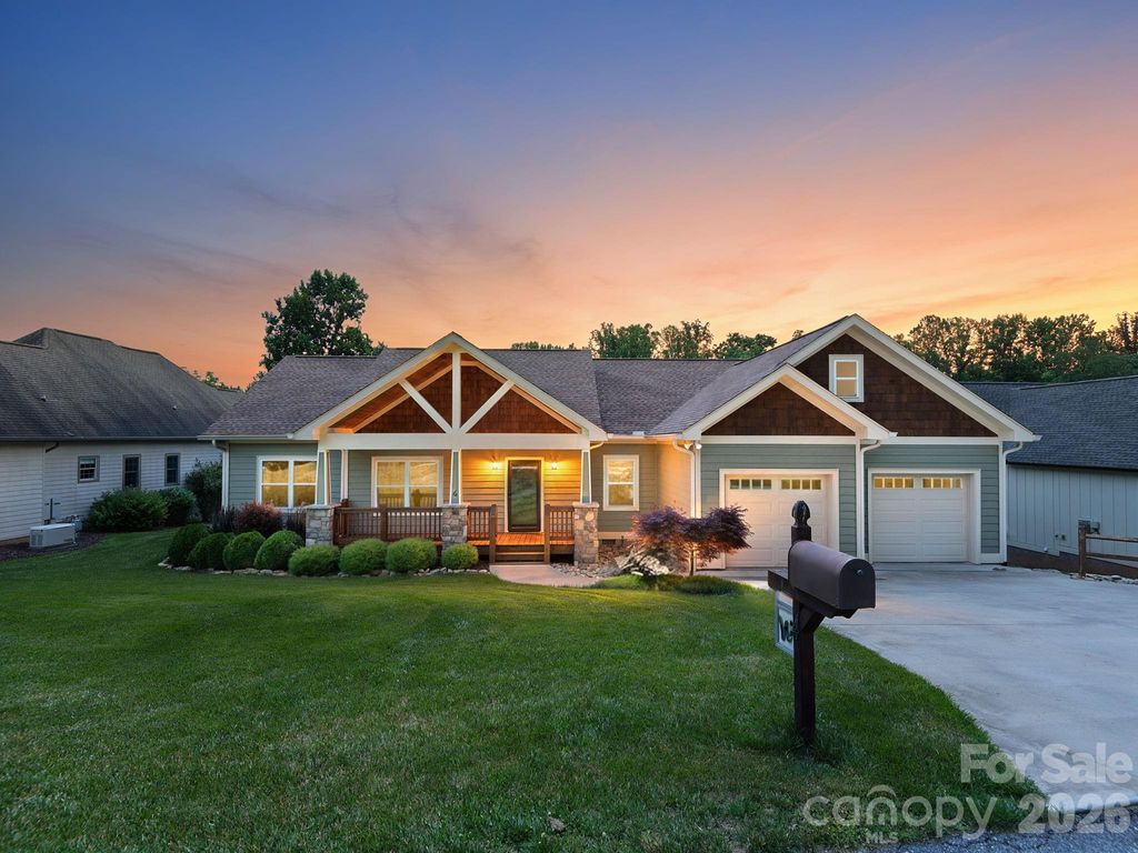 4 Farm Pond Lane, Candler, NC 28715