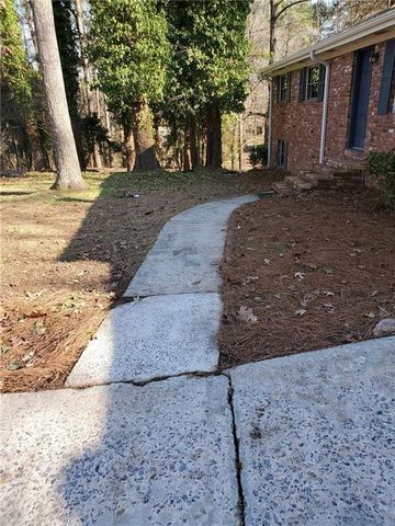 318 Lynnwood Drive, Woodstock, GA 30188