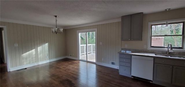 318 Lynnwood Drive, Woodstock, GA 30188