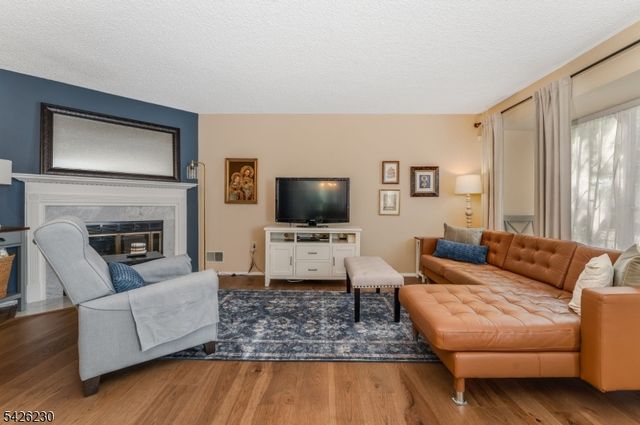 1501 Longley Ct Ondo, Branchburg Twp., NJ 08876