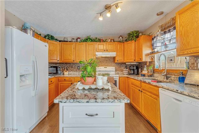 704 Black Bear Run, Lagrange, OH 44050