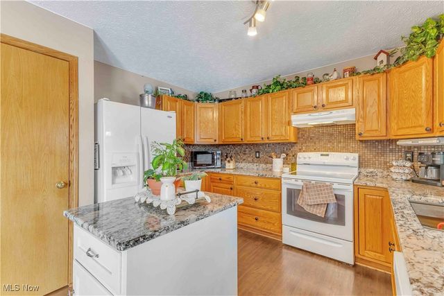 704 Black Bear Run, Lagrange, OH 44050