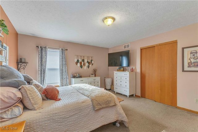 704 Black Bear Run, Lagrange, OH 44050