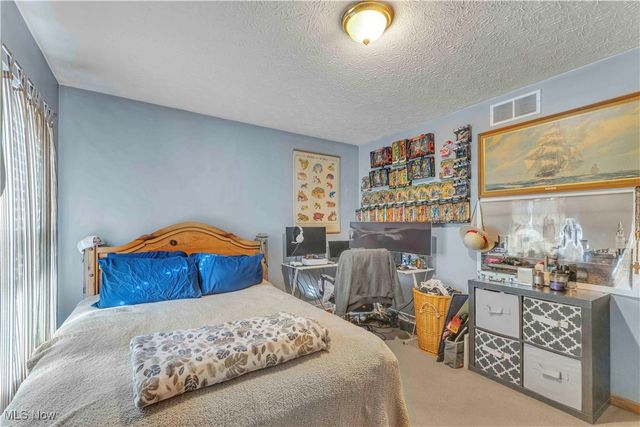 704 Black Bear Run, Lagrange, OH 44050