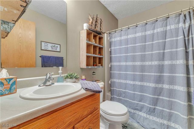 704 Black Bear Run, Lagrange, OH 44050