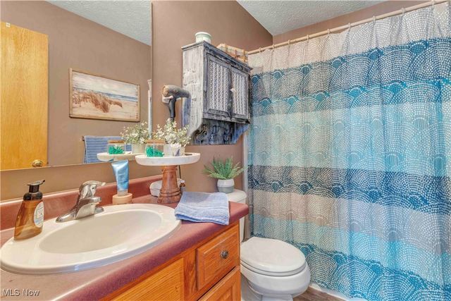 704 Black Bear Run, Lagrange, OH 44050