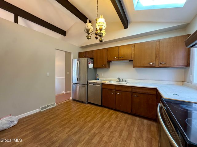 3 Dorsman Drive, Clifton Park, NY 12065