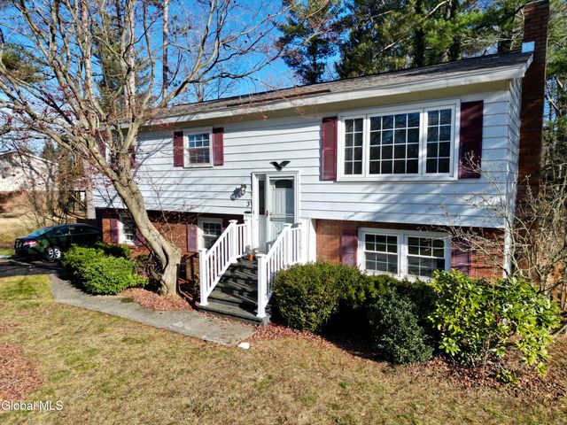 3 Dorsman Drive, Clifton Park, NY 12065